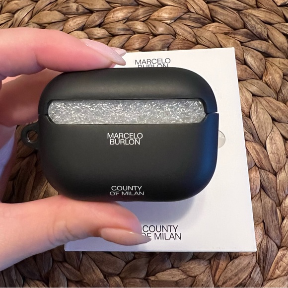 Marcelo Burlon County of Milan Black Wings Airpods Pro case - Picture 5 of 7